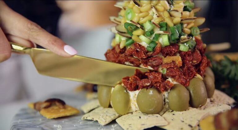 Cheddar & Ranch Cheeseball Christmas Tree