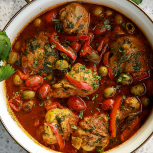 Panamanian-style pollo guisado with tender chicken, peppers, and olives in rich tomato sauce